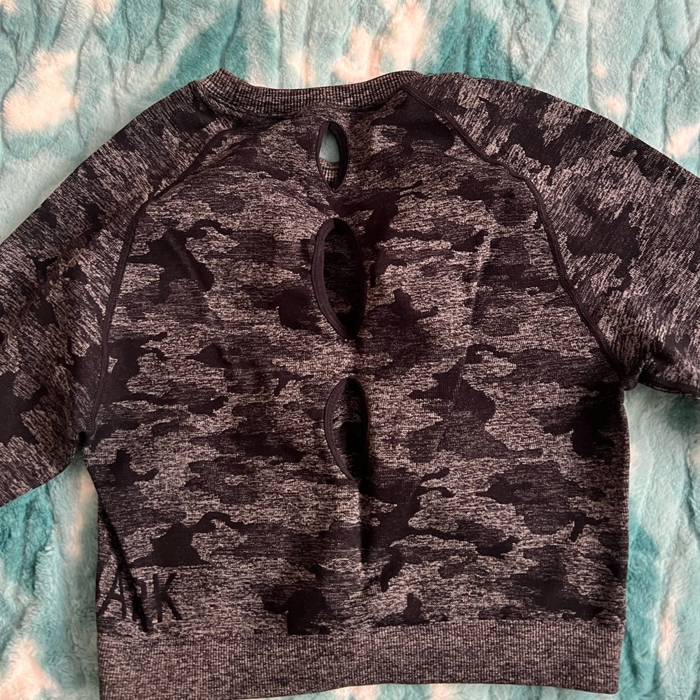 Gym shark black camo matching set! Medium . Will sell separate. Lightly worn